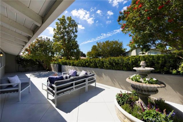 2102 Vista Entrada, Newport Beach, CA 92660