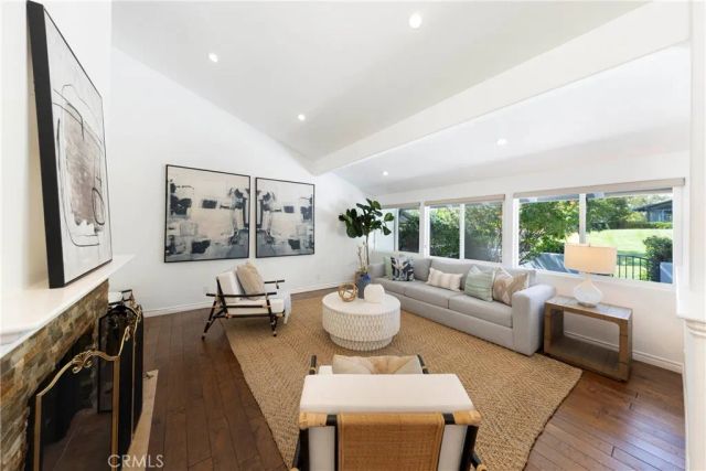 2102 Vista Entrada, Newport Beach, CA 92660