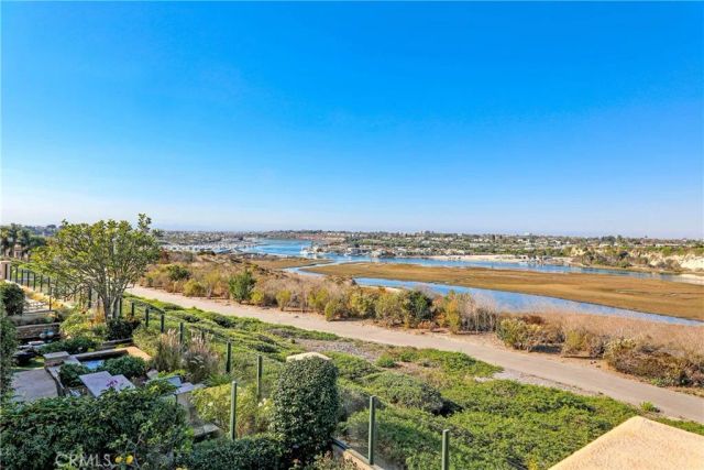 2102 Vista Entrada, Newport Beach, CA 92660