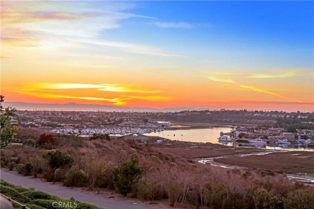 2102 Vista Entrada, Newport Beach, CA 92660