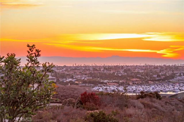 2102 Vista Entrada, Newport Beach, CA 92660