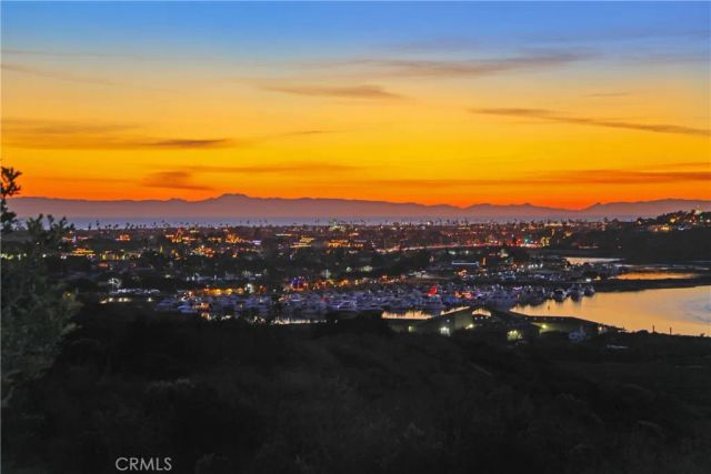 2102 Vista Entrada, Newport Beach, CA 92660