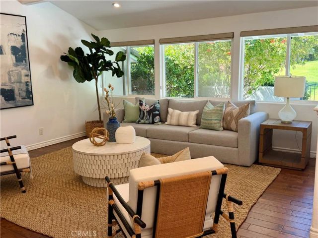 2102 Vista Entrada, Newport Beach, CA 92660