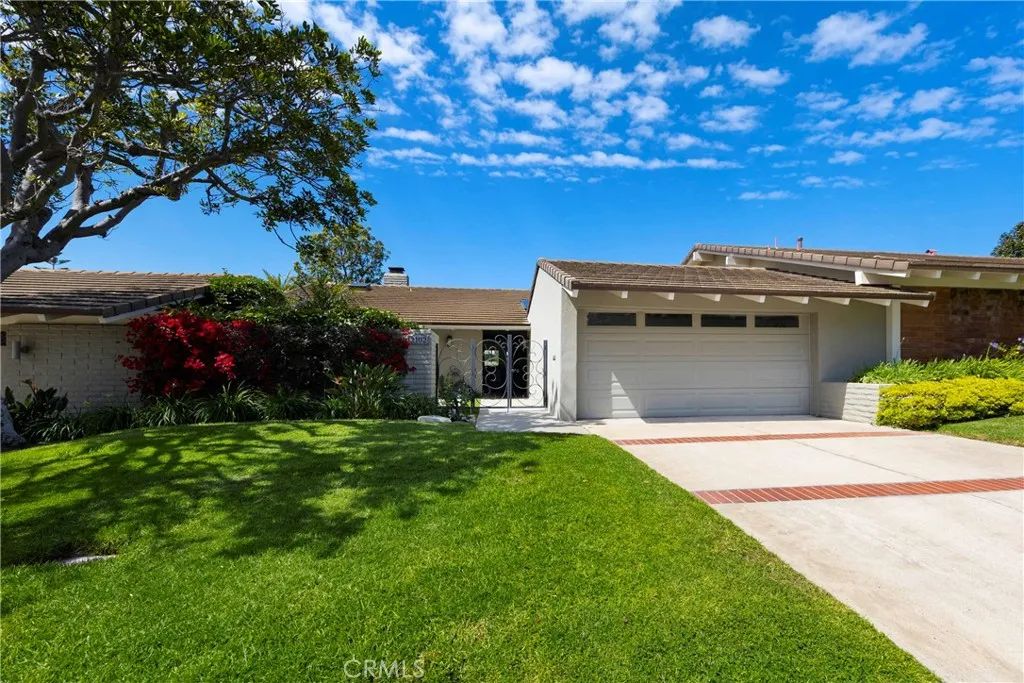 2102 Vista Entrada, Newport Beach, CA 92660