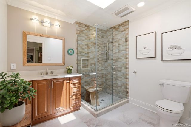 323 Baltustrol Circle, Roslyn, NY 11576