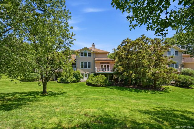 323 Baltustrol Circle, Roslyn, NY 11576