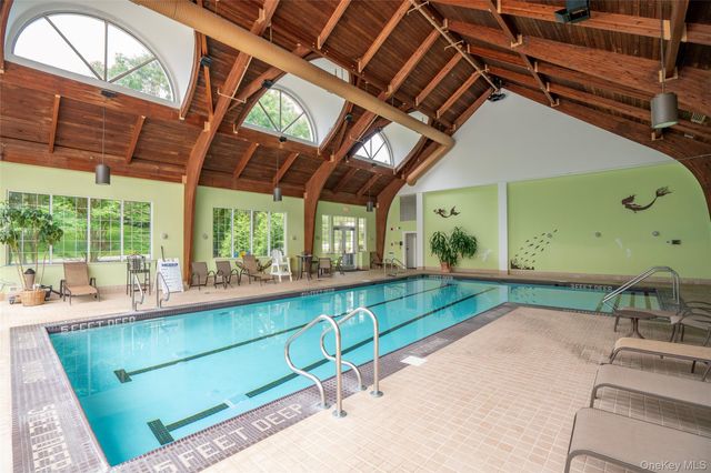 323 Baltustrol Circle, Roslyn, NY 11576