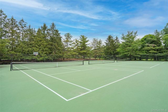 323 Baltustrol Circle, Roslyn, NY 11576