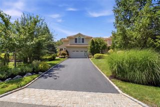 323 Baltustrol Circle, Roslyn, NY 11576