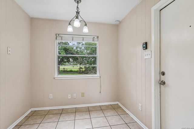 529 Willow Dr, Converse, TX 78109