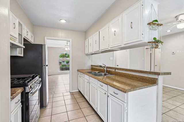 529 Willow Dr, Converse, TX 78109