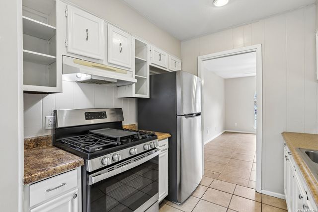 529 Willow Dr, Converse, TX 78109