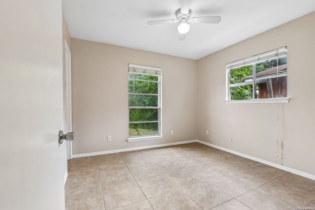 529 Willow Dr, Converse, TX 78109