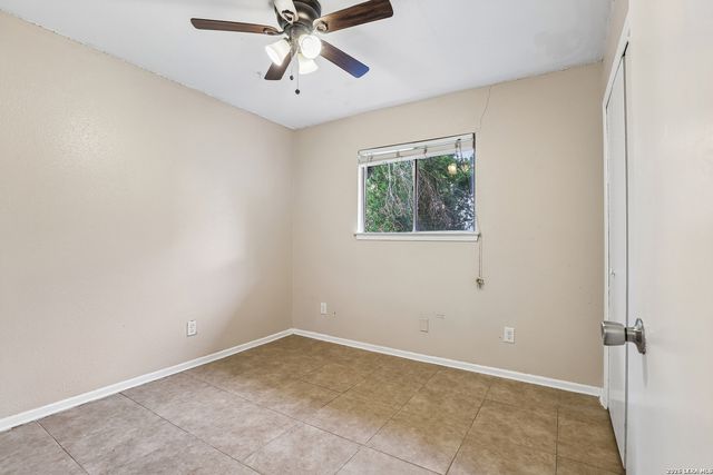 529 Willow Dr, Converse, TX 78109