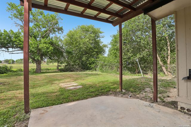529 Willow Dr, Converse, TX 78109