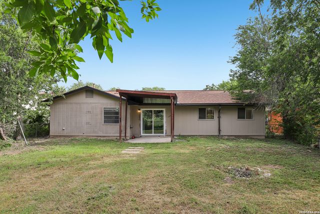 529 Willow Dr, Converse, TX 78109