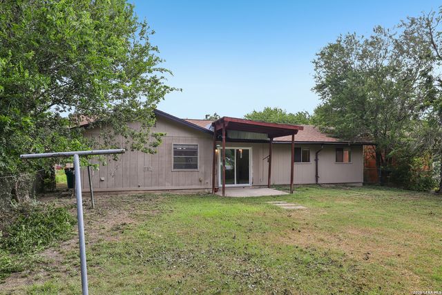 529 Willow Dr, Converse, TX 78109