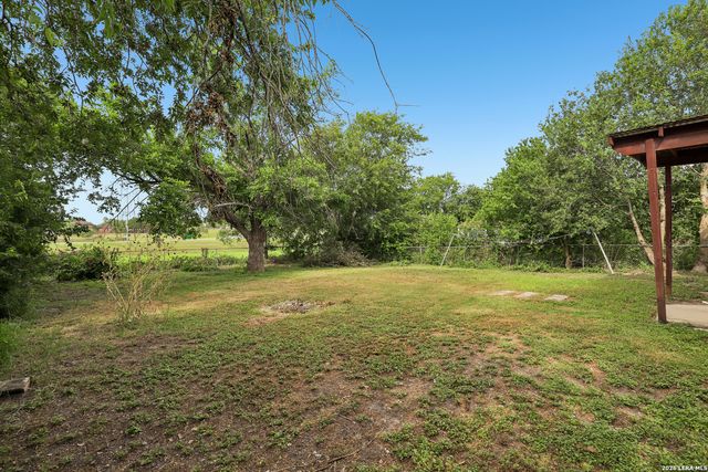 529 Willow Dr, Converse, TX 78109
