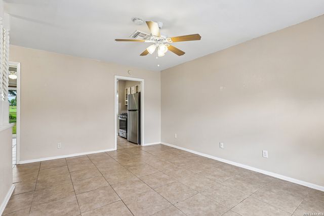 529 Willow Dr, Converse, TX 78109