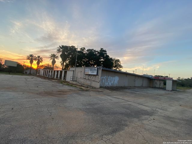 230 W Miller, Dilley, TX 78017