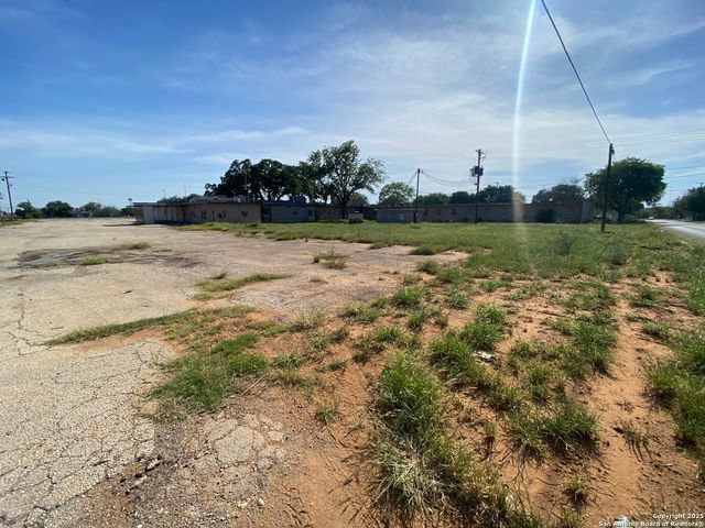 230 W Miller, Dilley, TX 78017