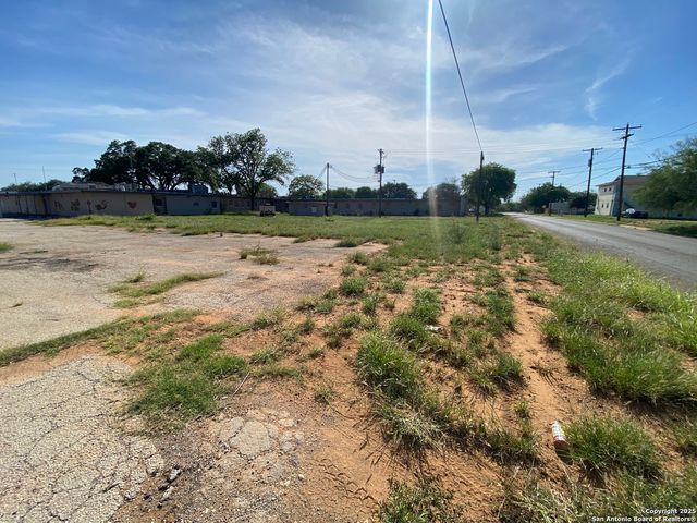 230 W Miller, Dilley, TX 78017