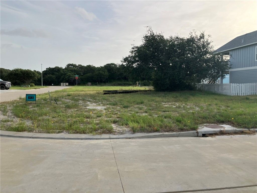 128 Breezeway Dr, Rockport, TX 78382 — exterior