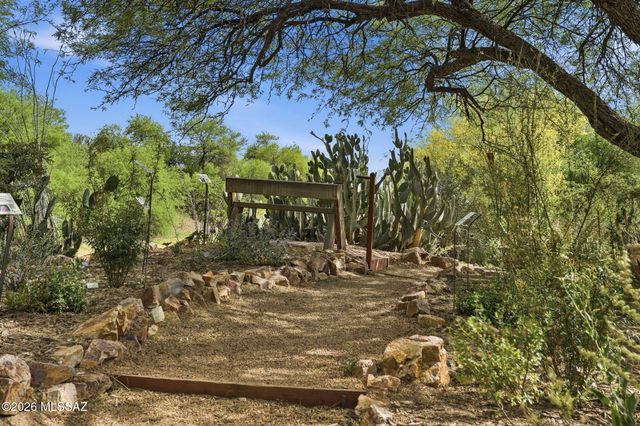 1041 S Abrego Drive, Green Valley, AZ 85614