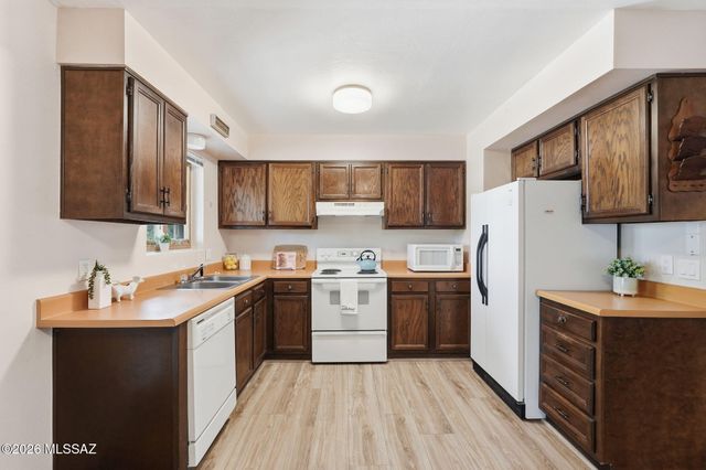 1041 S Abrego Drive, Green Valley, AZ 85614