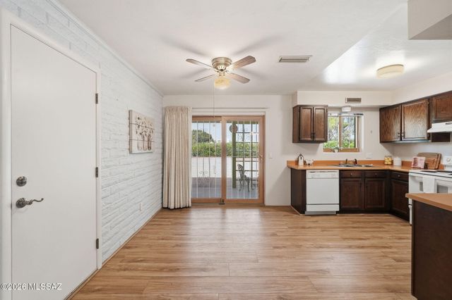 1041 S Abrego Drive, Green Valley, AZ 85614