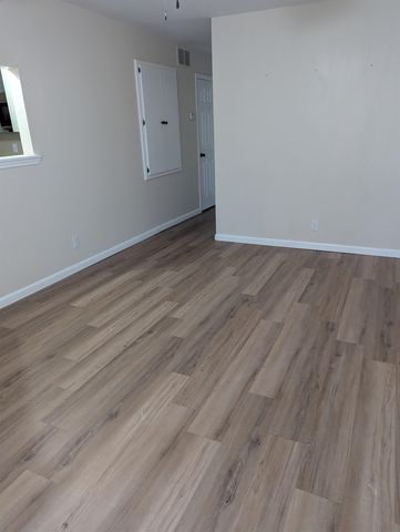 3320 S Mccomas St, Wichita, KS 67217