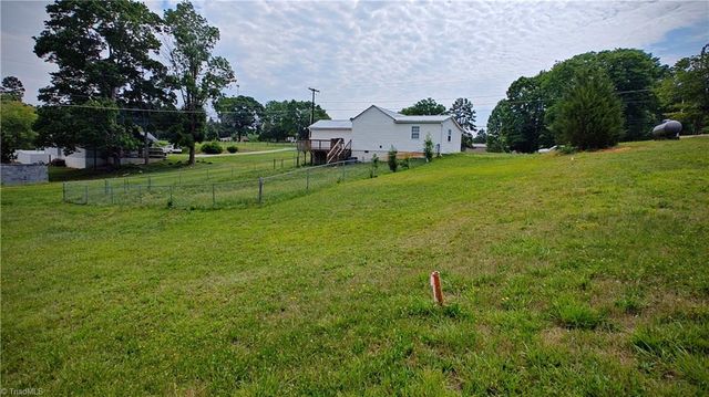 4235 Fuller Mill Road N, Thomasville, NC 27360