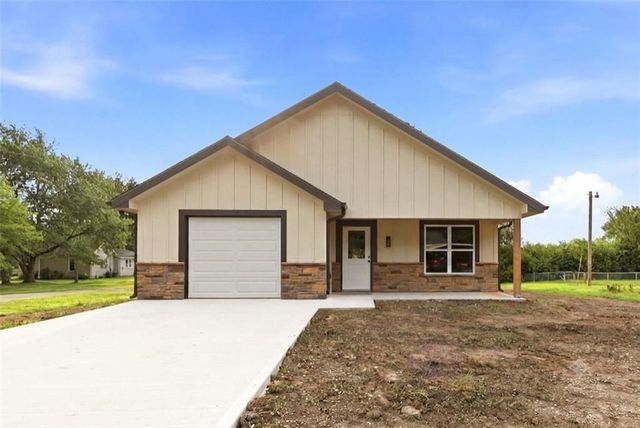 103 S Crittendon Street, Holden, MO 64040