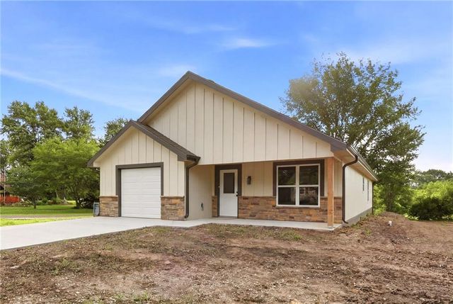 103 S Crittendon Street, Holden, MO 64040