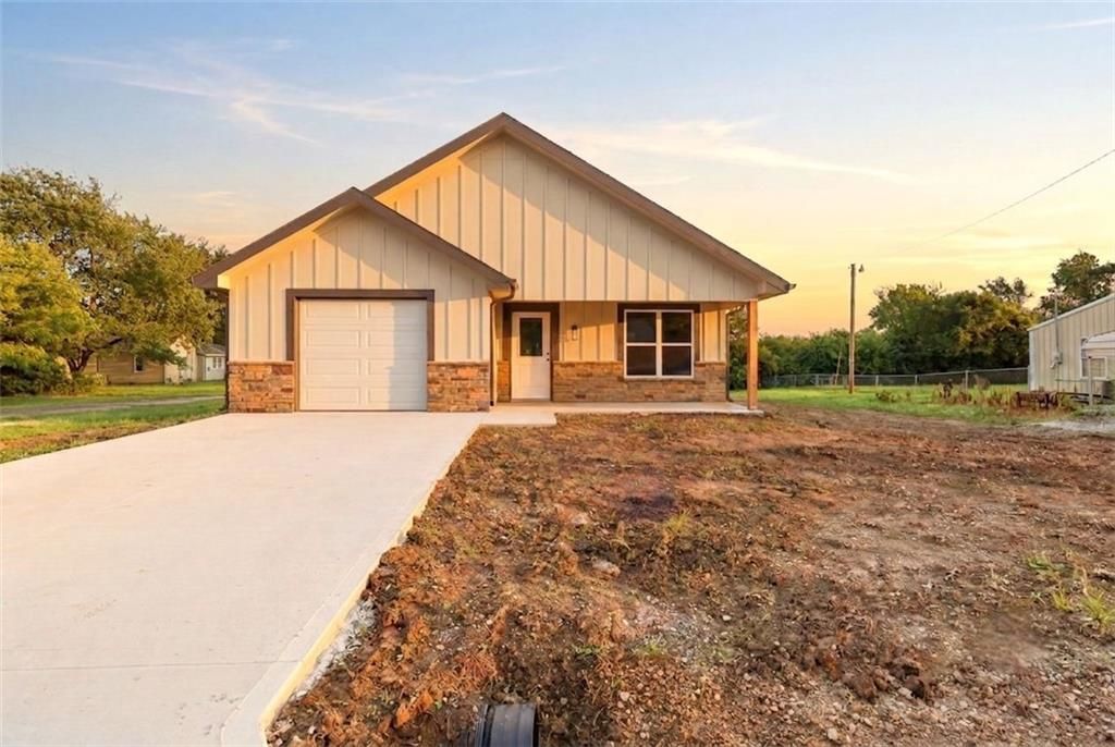 103 S Crittendon Street, Holden, MO 64040