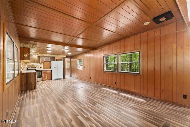 151 Hallborough Drive, Jonesborough, TN 37659