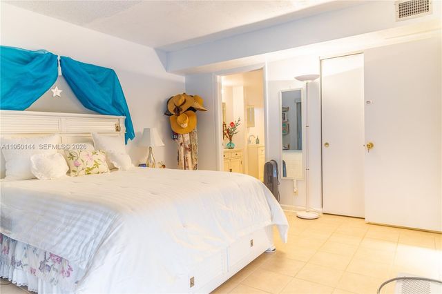 351 Cambridge Rd 107, Hollywood, FL 33024