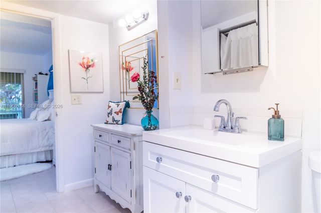 351 Cambridge Rd 107, Hollywood, FL 33024