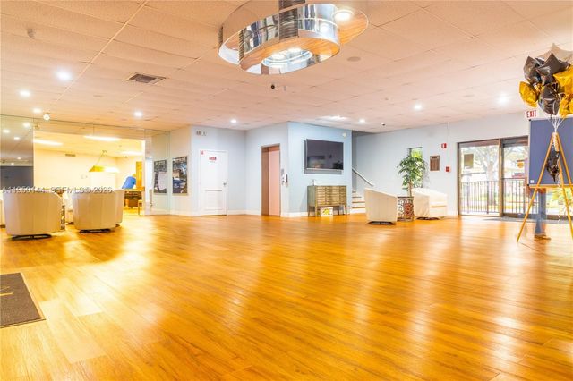 351 Cambridge Rd 107, Hollywood, FL 33024