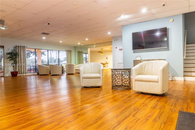 351 Cambridge Rd 107, Hollywood, FL 33024