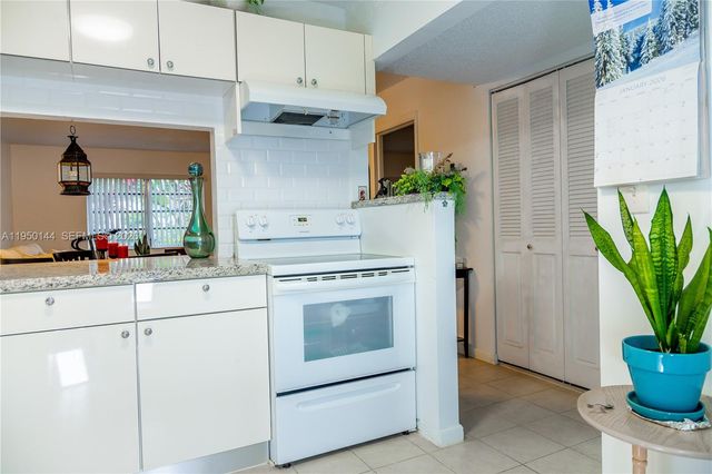 351 Cambridge Rd 107, Hollywood, FL 33024