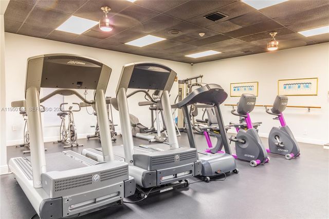 351 Cambridge Rd 107, Hollywood, FL 33024