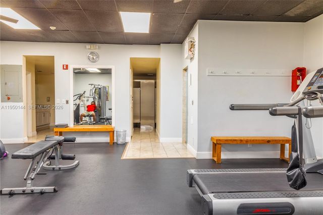 351 Cambridge Rd 107, Hollywood, FL 33024