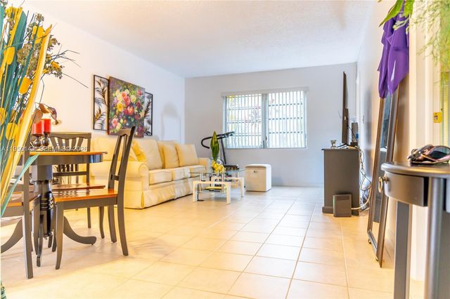 351 Cambridge Rd 107, Hollywood, FL 33024