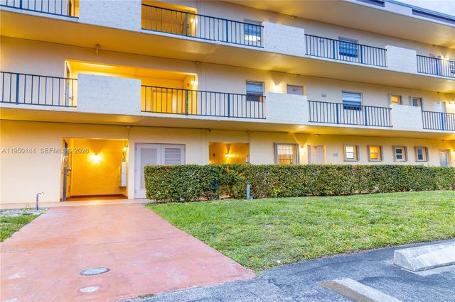 351 Cambridge Rd 107, Hollywood, FL 33024