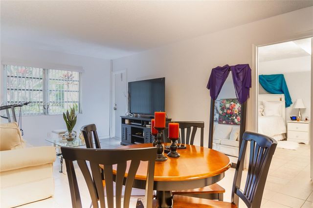 351 Cambridge Rd 107, Hollywood, FL 33024