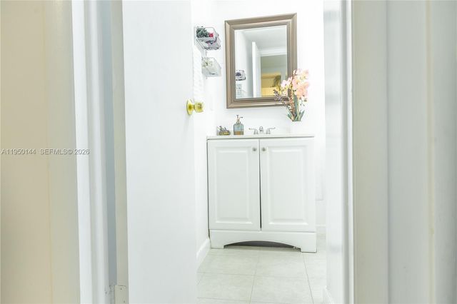 351 Cambridge Rd 107, Hollywood, FL 33024