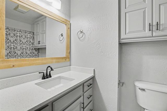 604 Winding Creek Road, Yukon, OK 73099