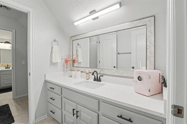 604 Winding Creek Road, Yukon, OK 73099