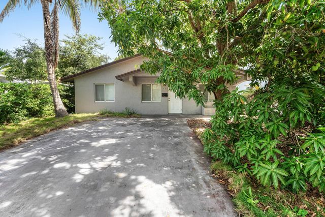 417 UPLAND Road, West Palm Beach, FL 33401